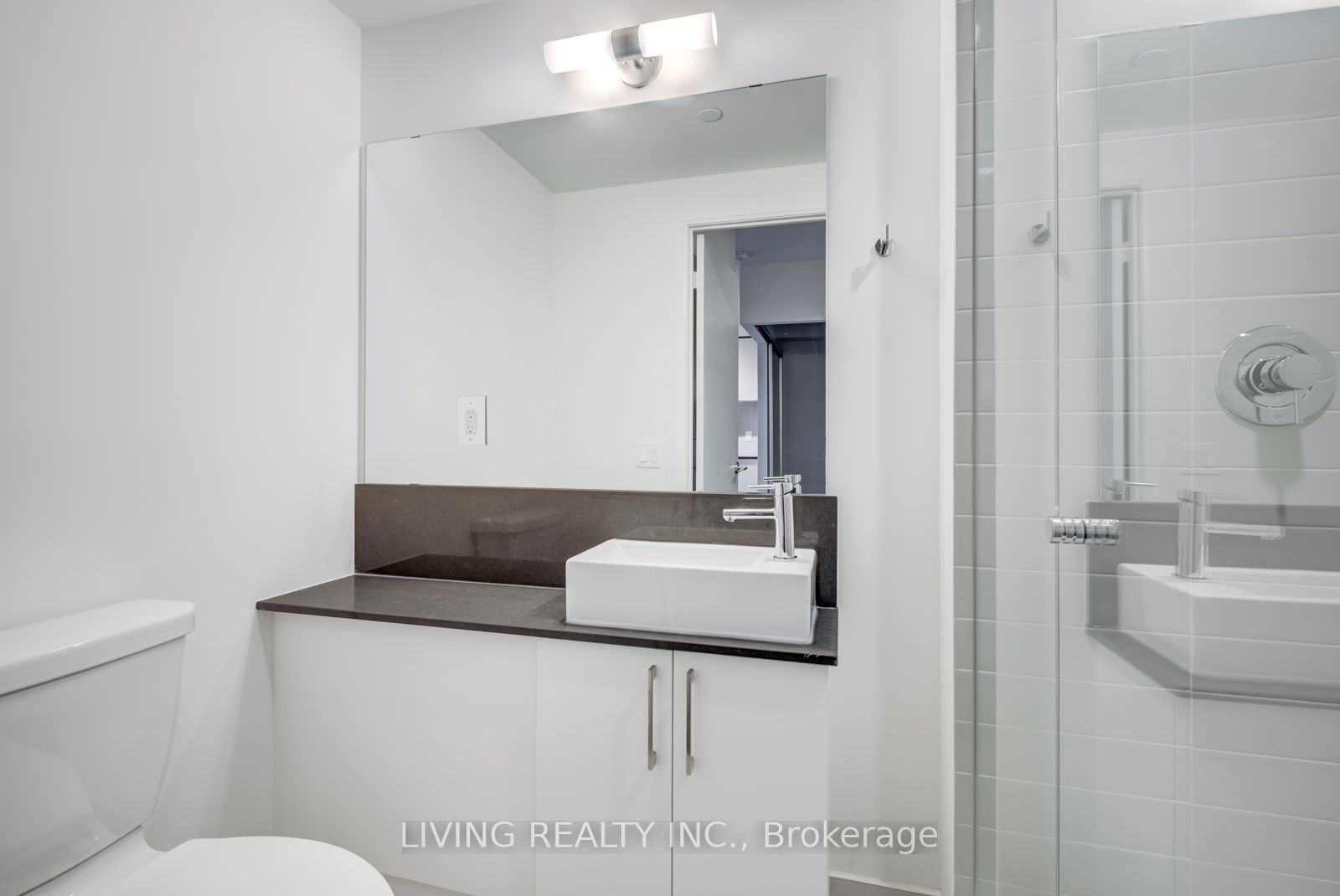 27 Bathurst St, unit 308W for rent