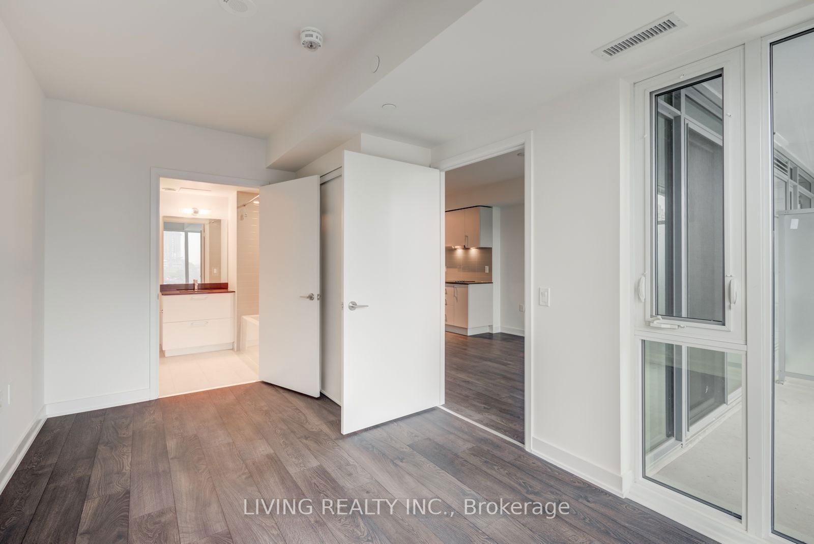 27 Bathurst St, unit 308W for rent