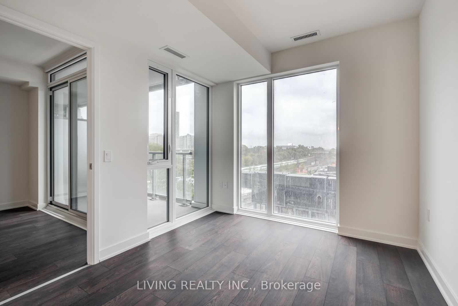 27 Bathurst St, unit 308W for rent