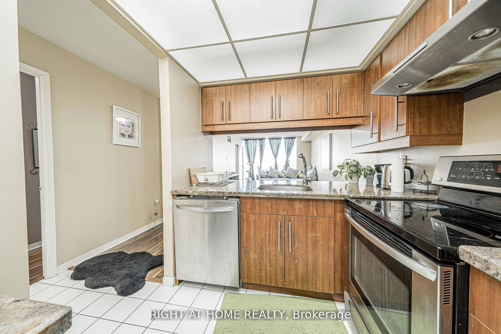 309 Major Mackenzie Dr E, unit 806 for rent