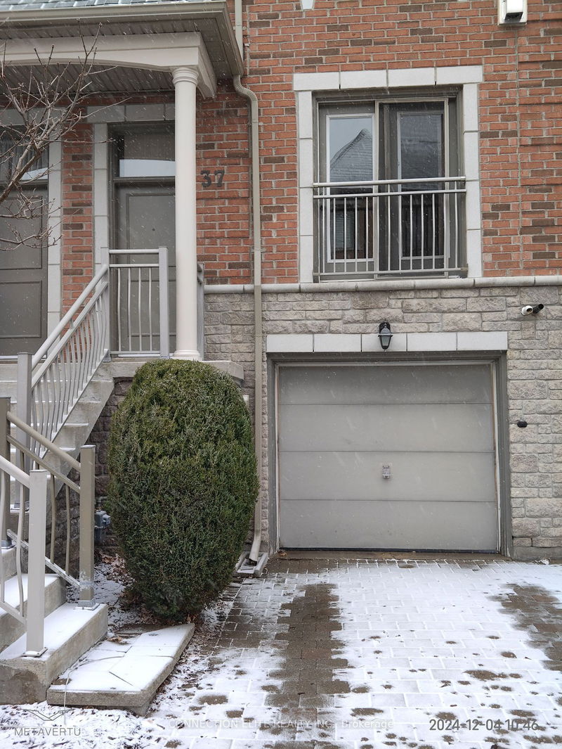 9133 Bayview Ave, unit 37 for rent