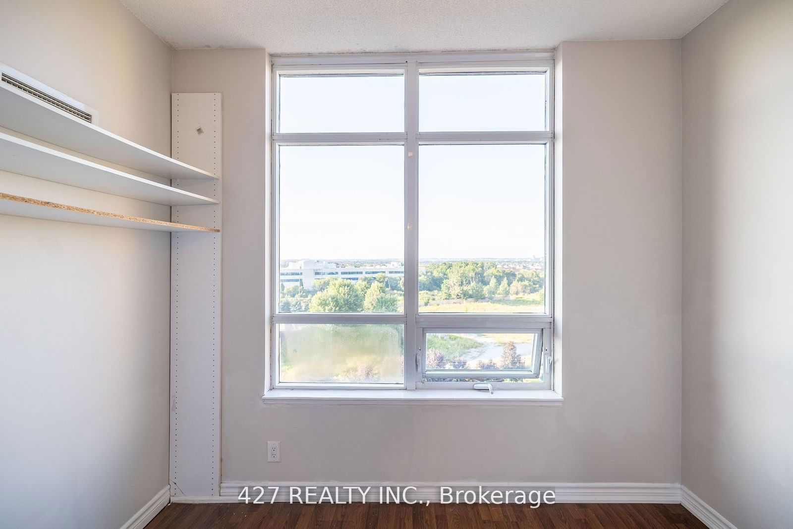 9235 Jane St, unit 815 for rent