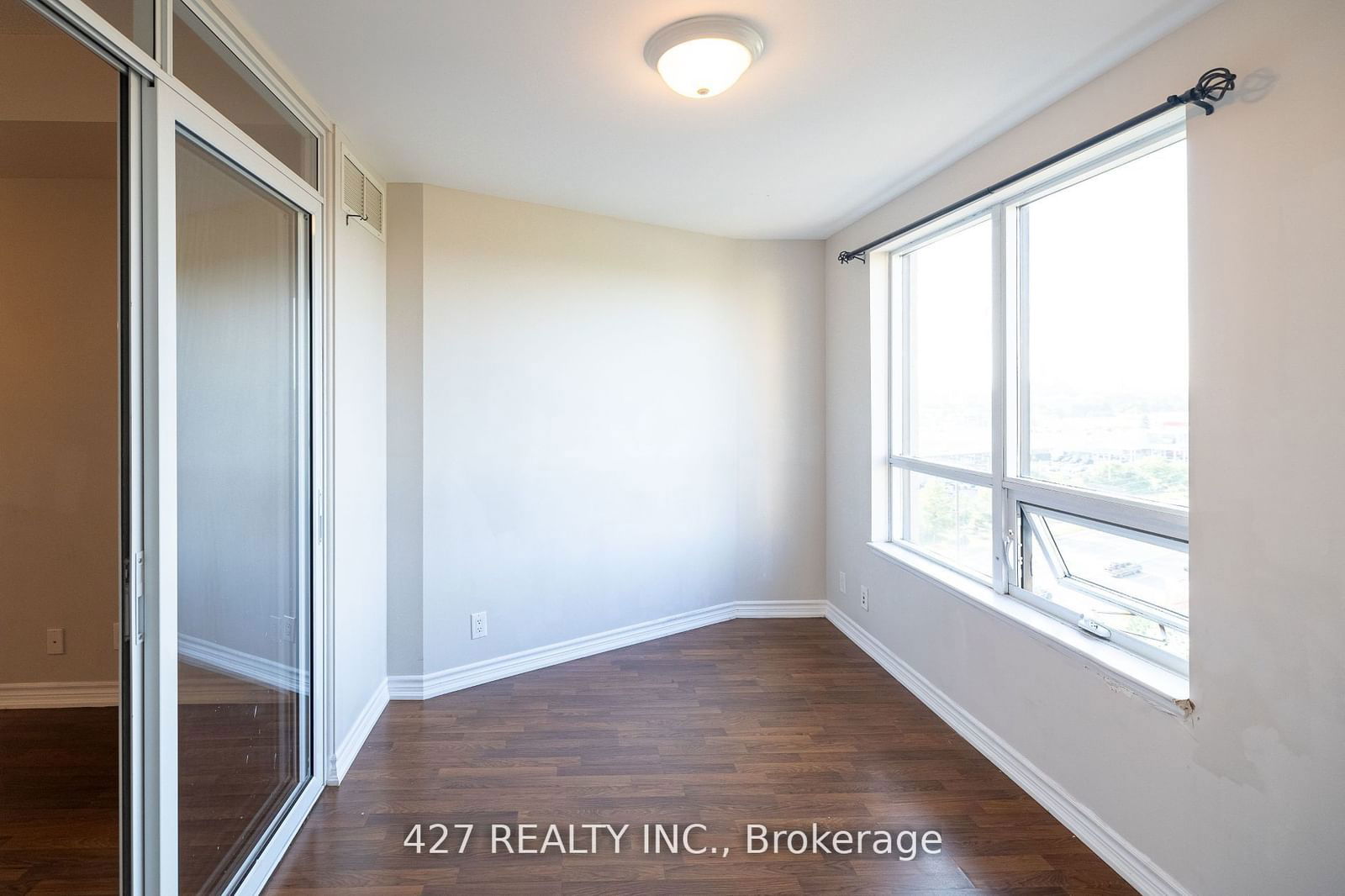 9235 Jane St, unit 815 for rent