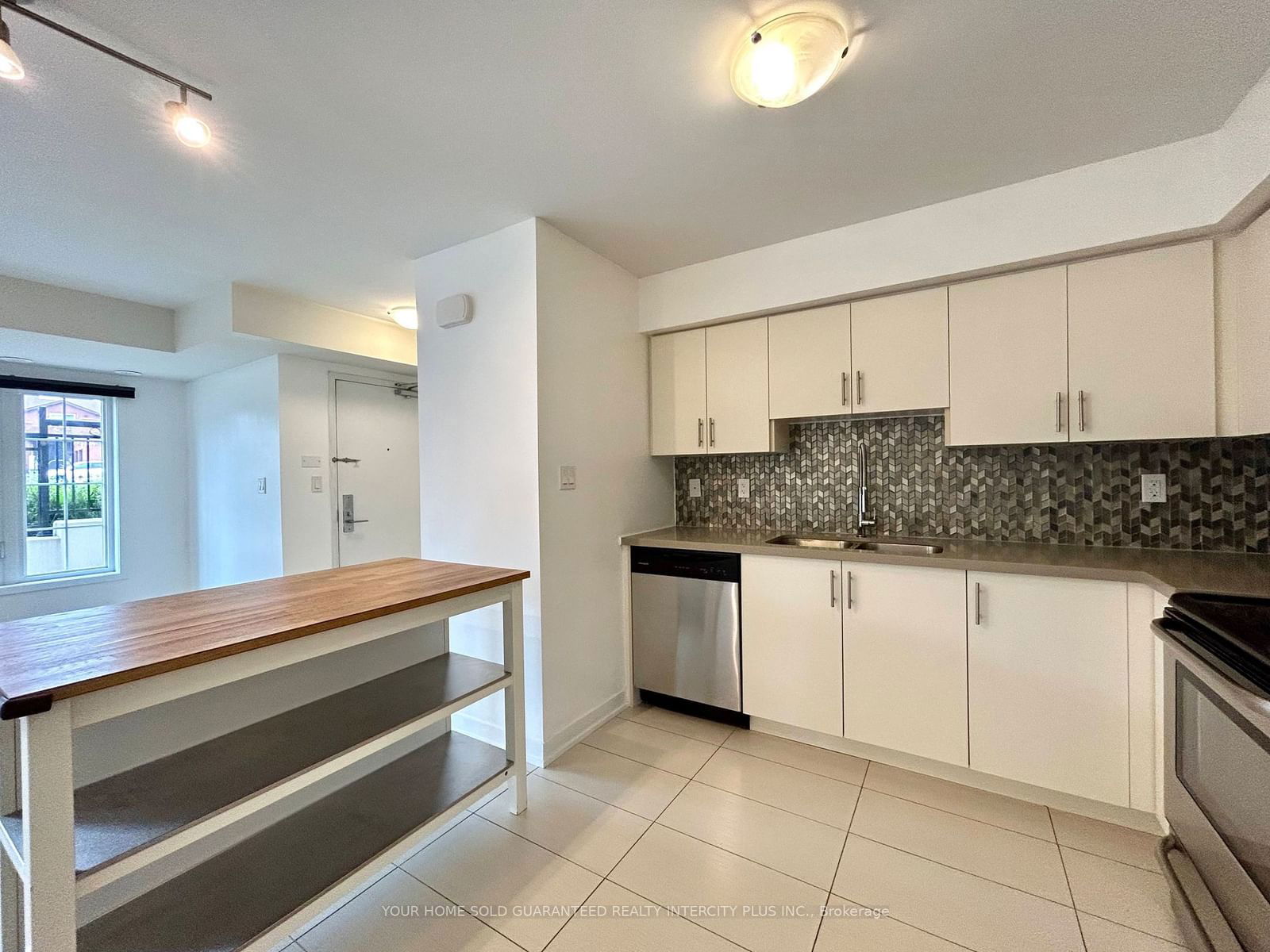 26 Bruce St, unit E05 for rent