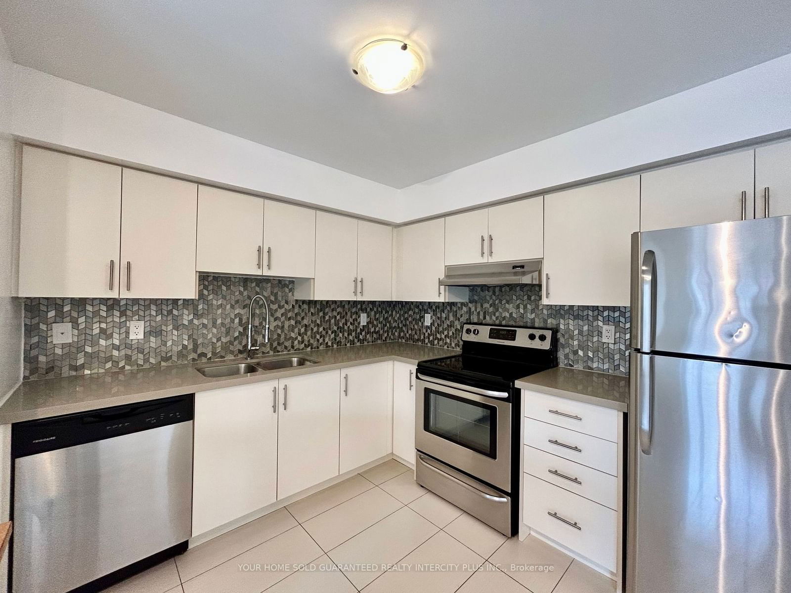 26 Bruce St, unit E05 for rent