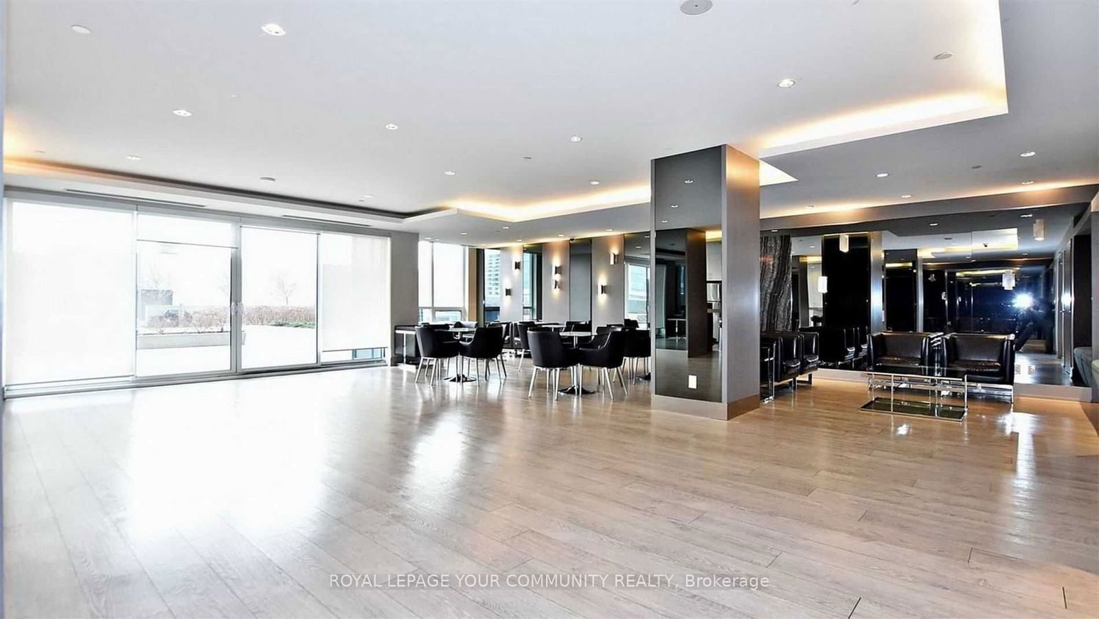 7165 Yonge St, unit 730 for rent