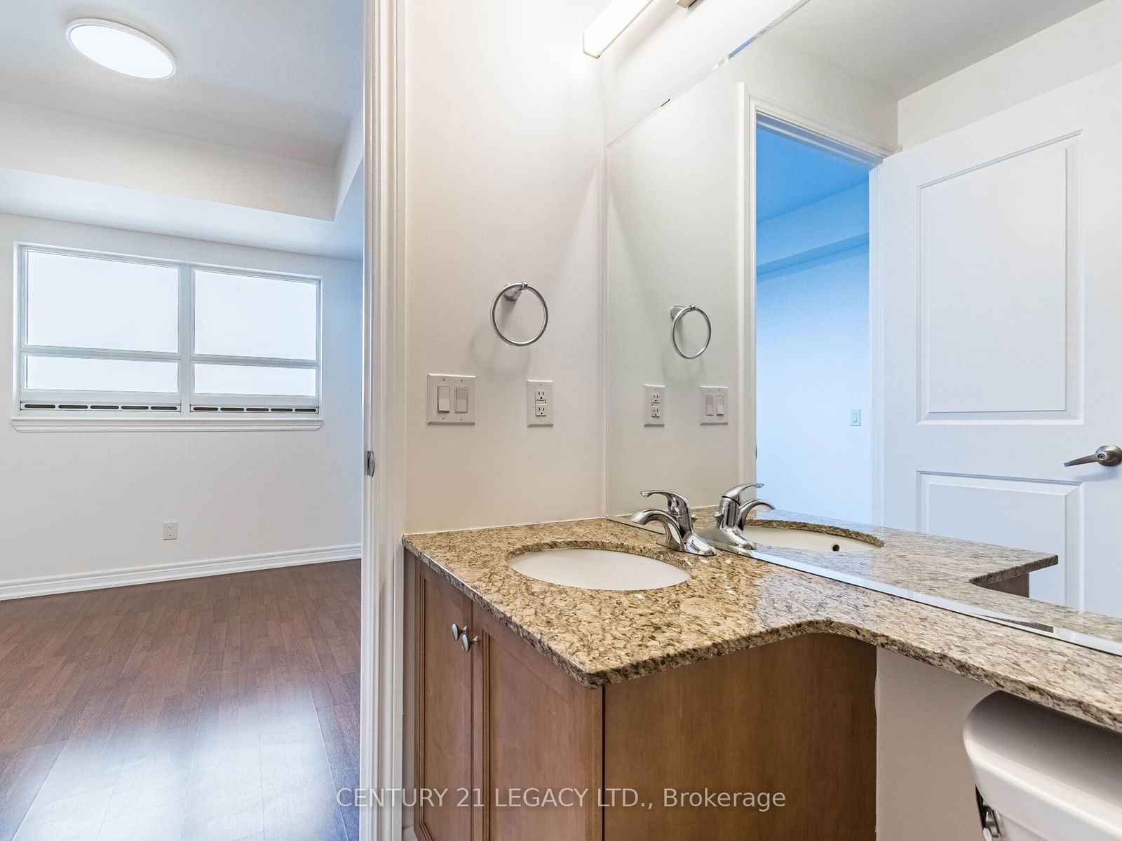 9245 Jane St, unit 1503 for sale