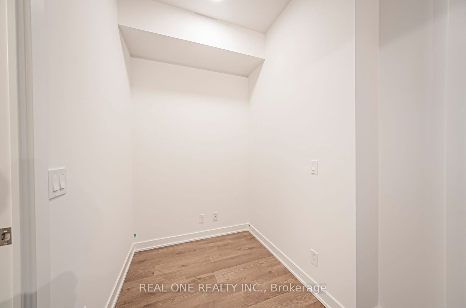 30 Upper Mall Way, unit A2606 for rent