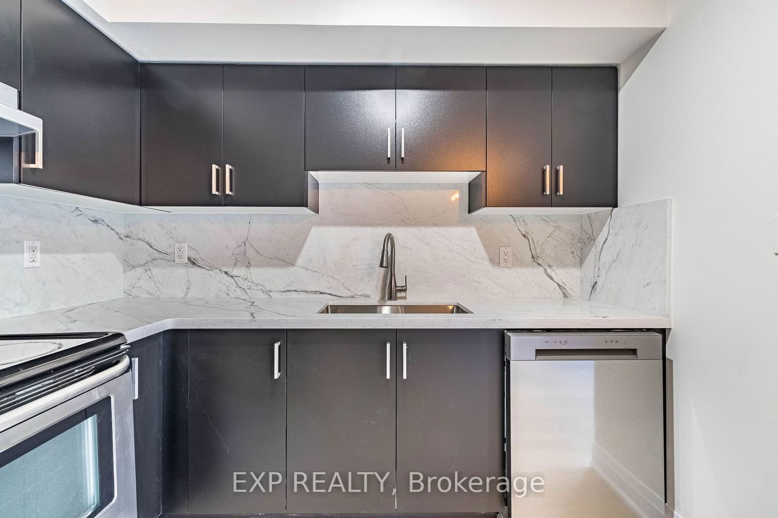 26 Bruce St, unit E02 for rent