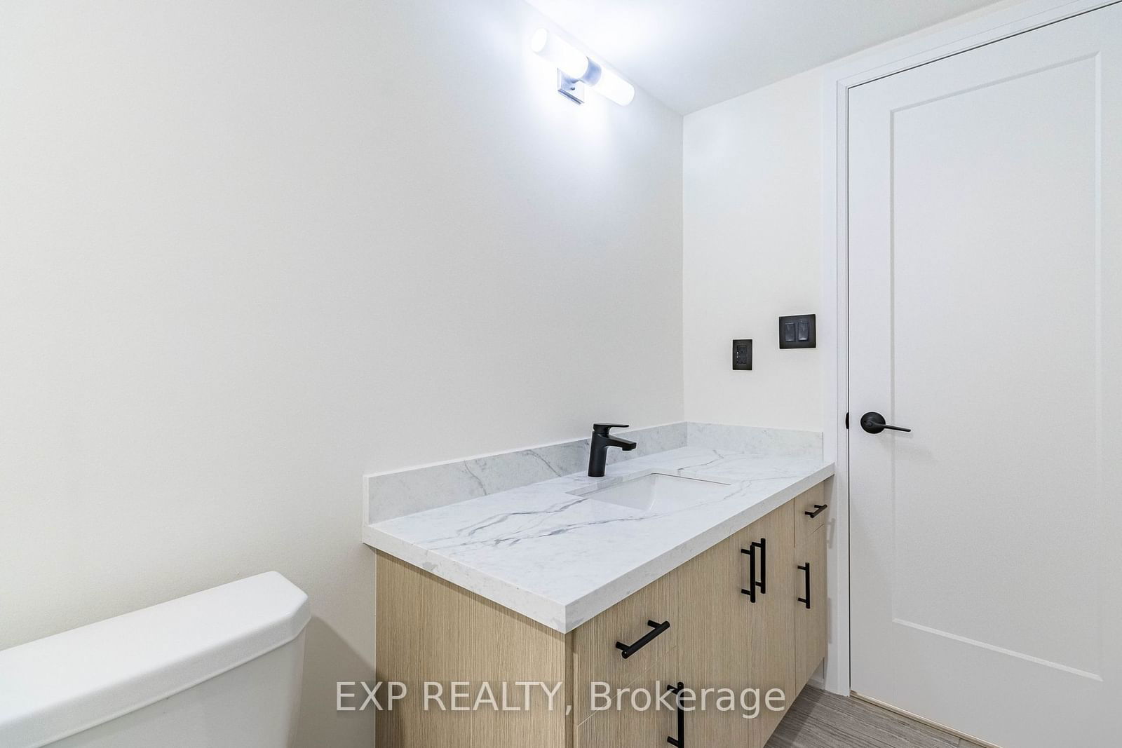 26 Bruce St, unit E02 for rent