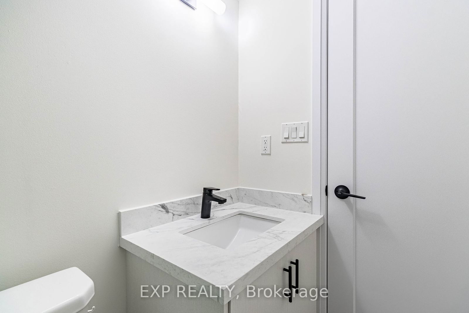 26 Bruce St, unit E02 for rent