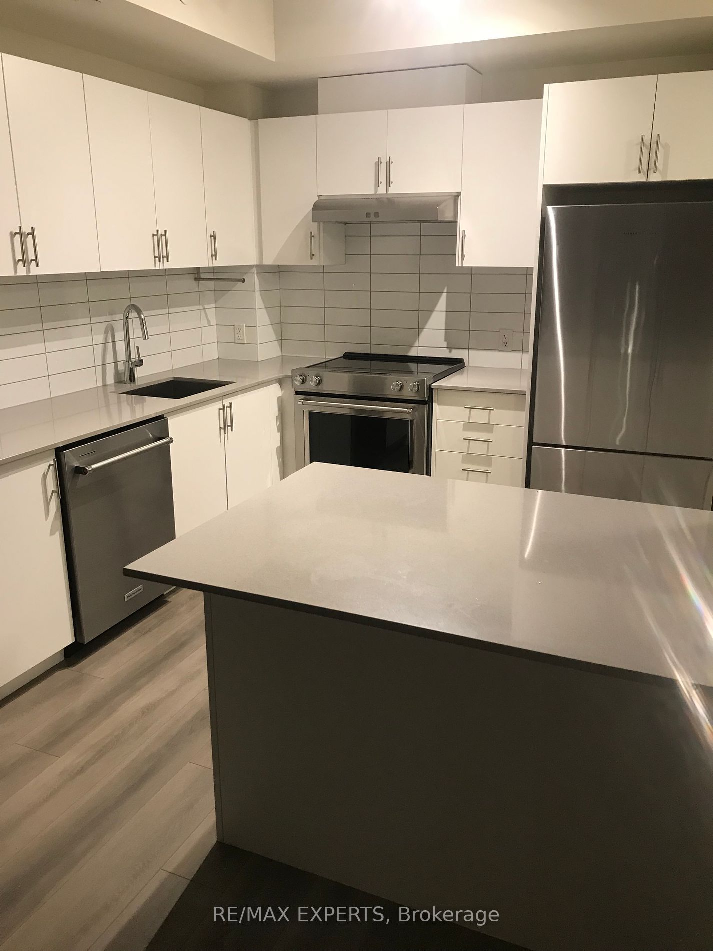 9000 Jane St, unit 1812 for rent