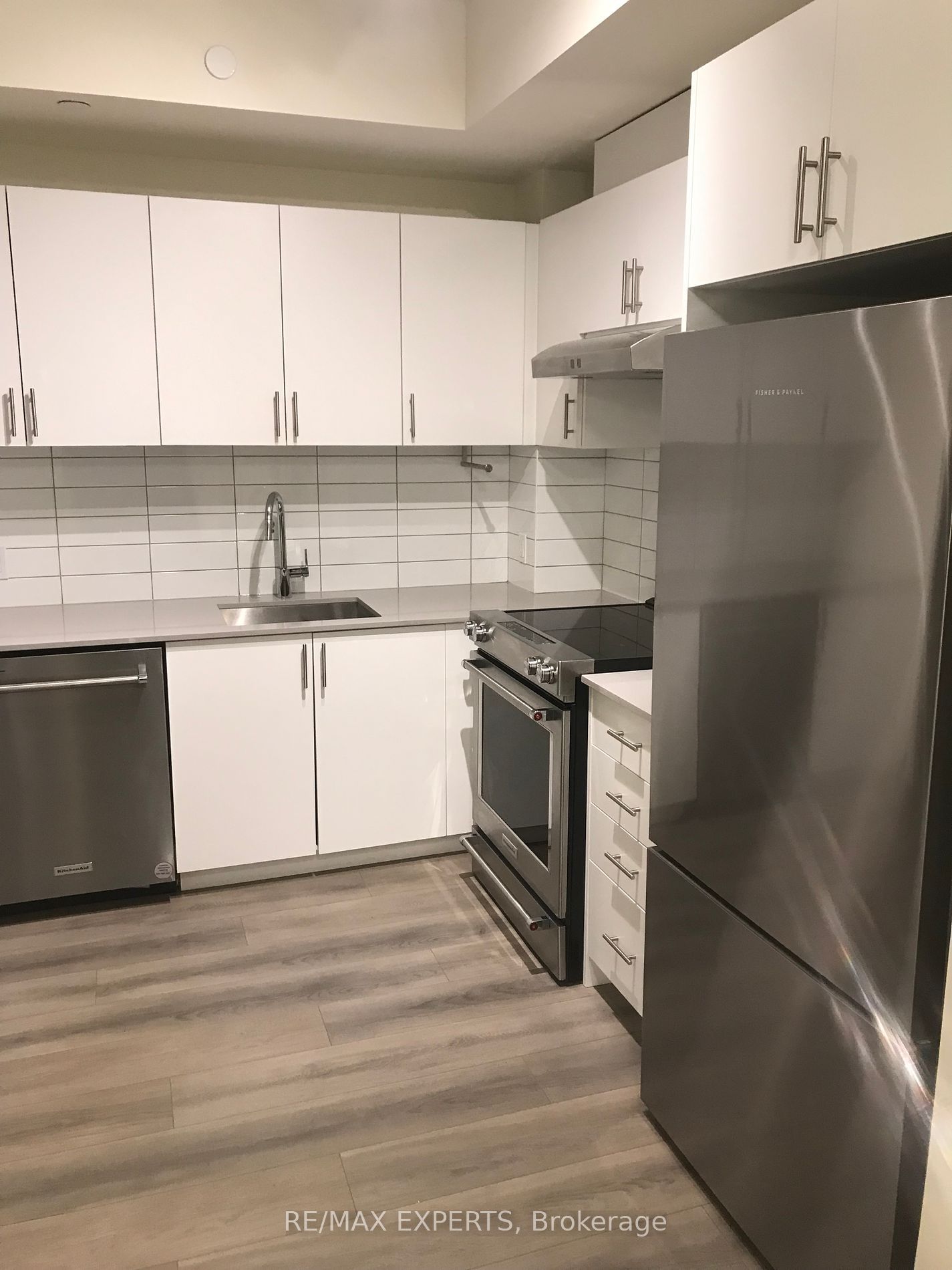 9000 Jane St, unit 1812 for rent