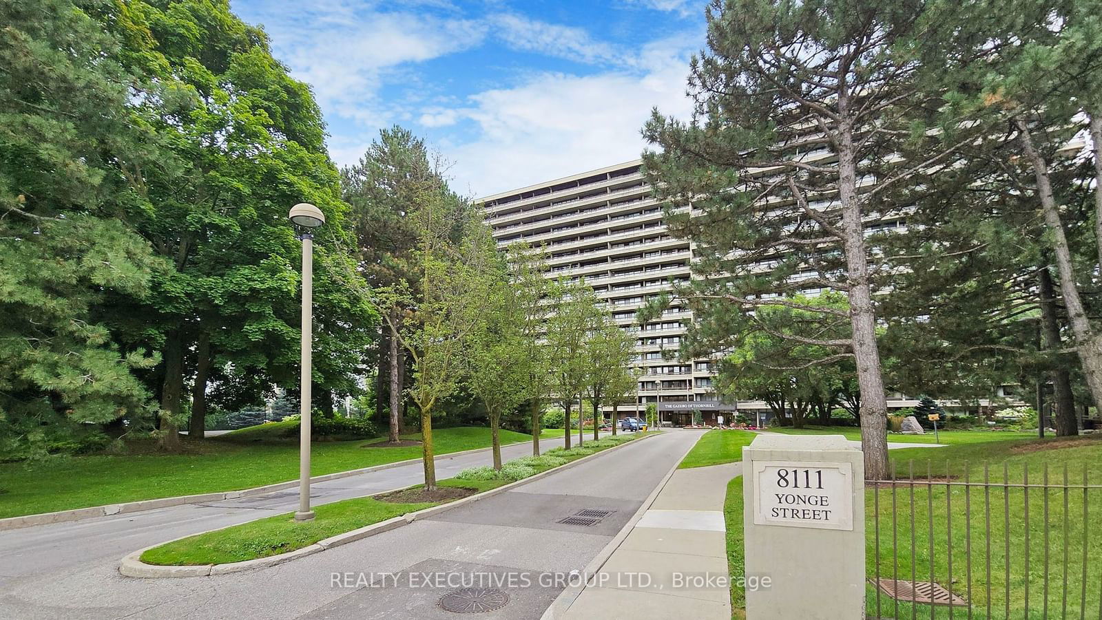 8111 Yonge St, unit 1807 for sale