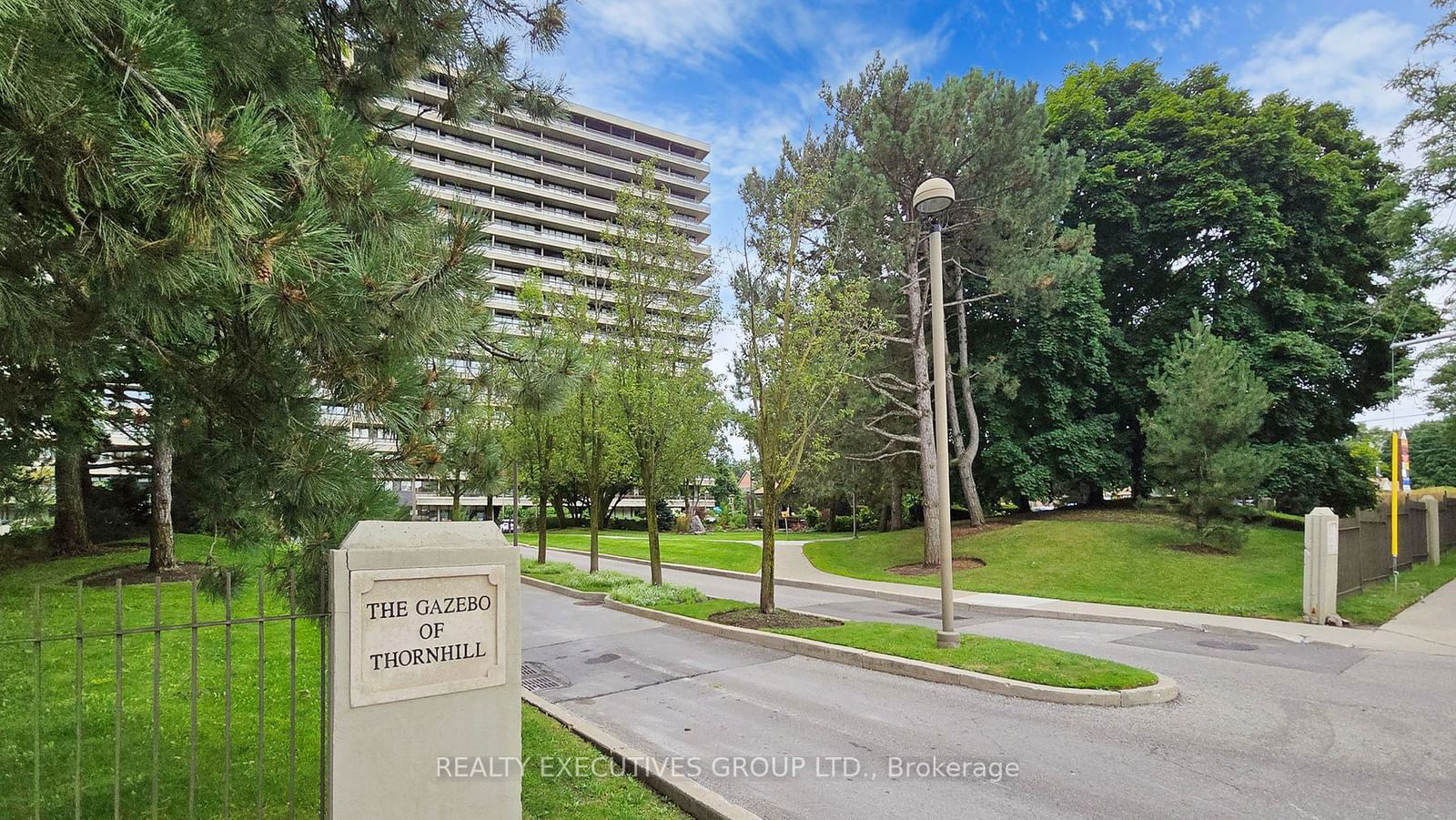 8111 Yonge St, unit 1807 for sale