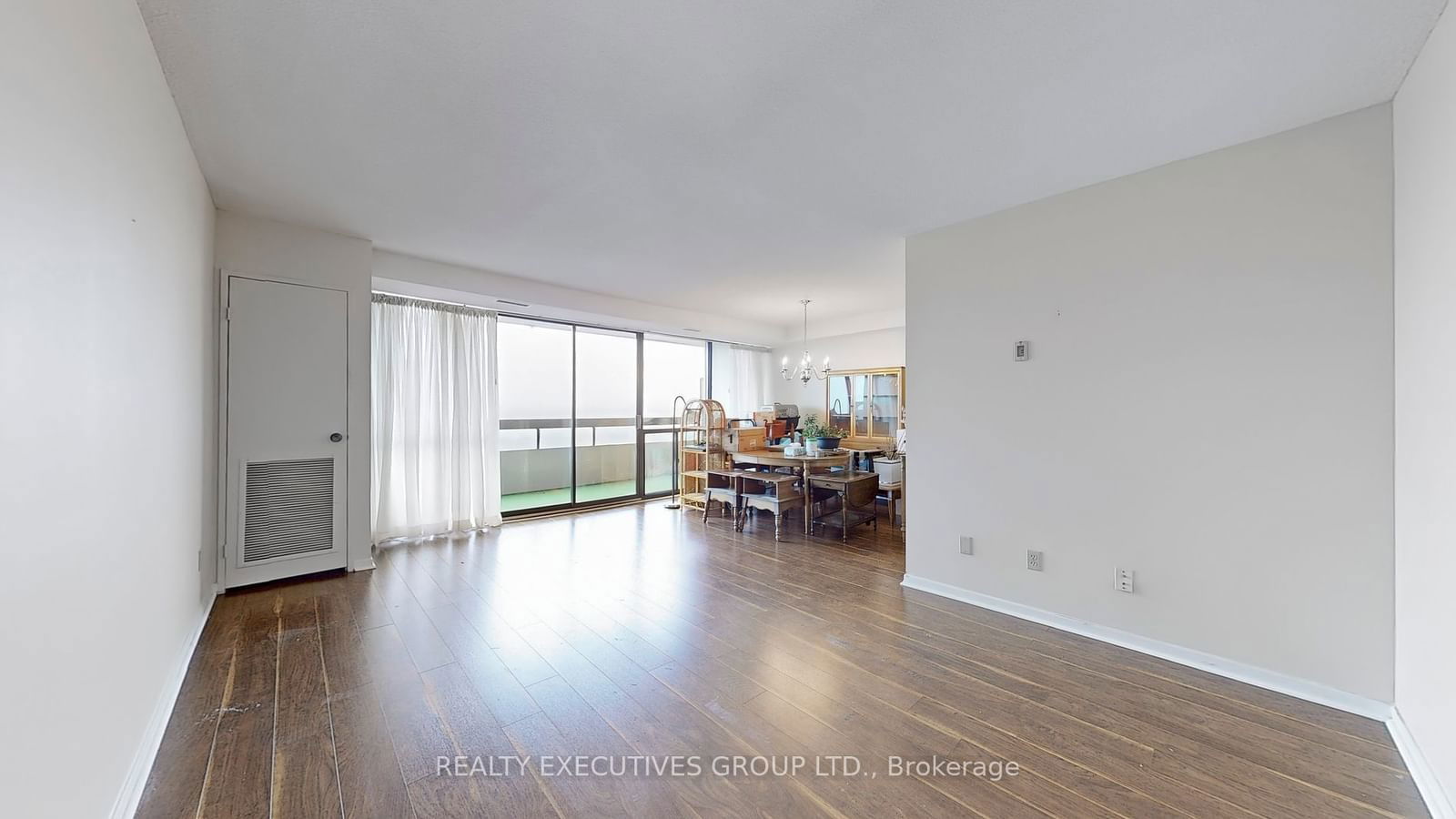 8111 Yonge St, unit 1807 for sale