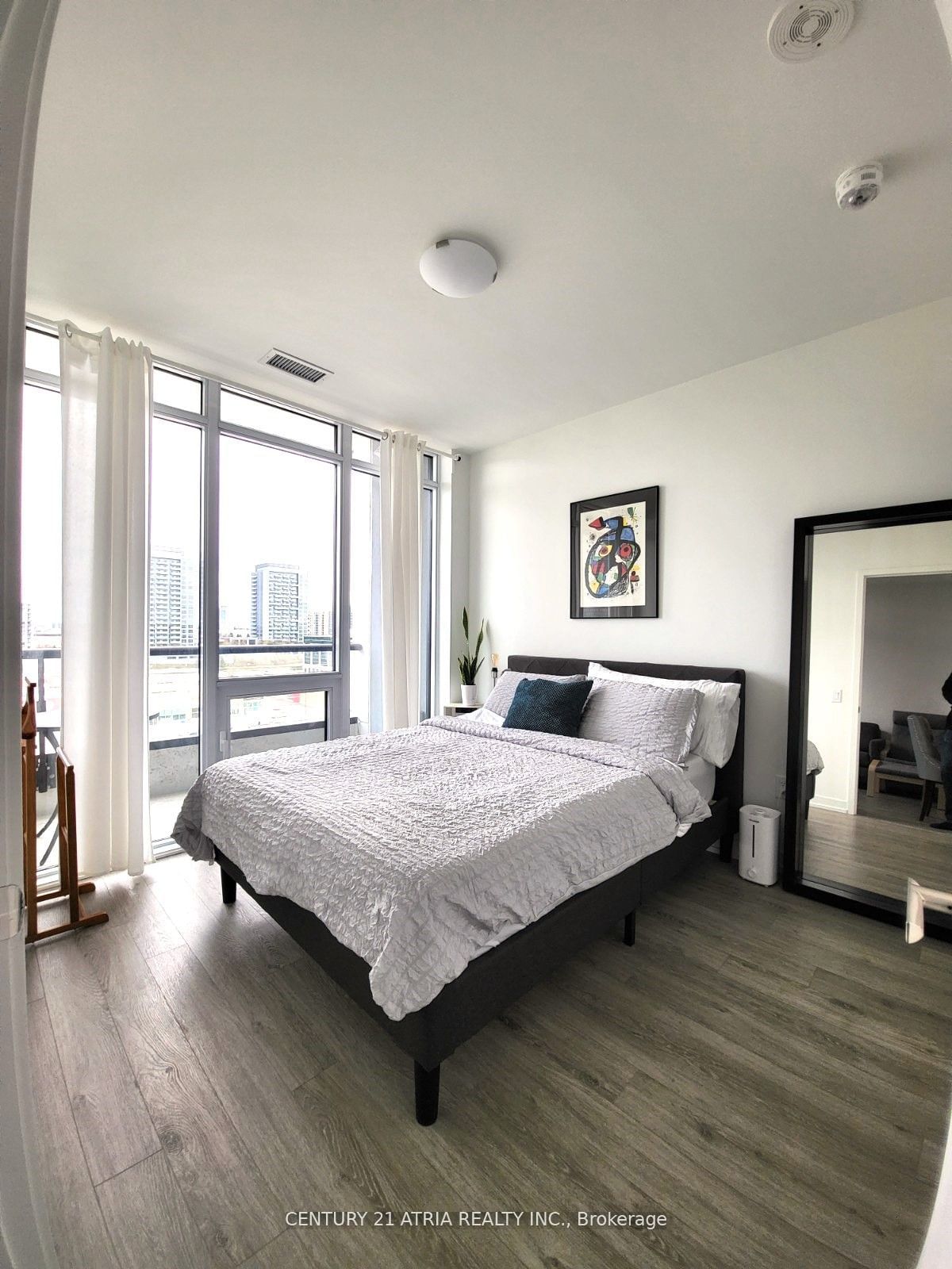 8868 Yonge St, unit 812E for rent