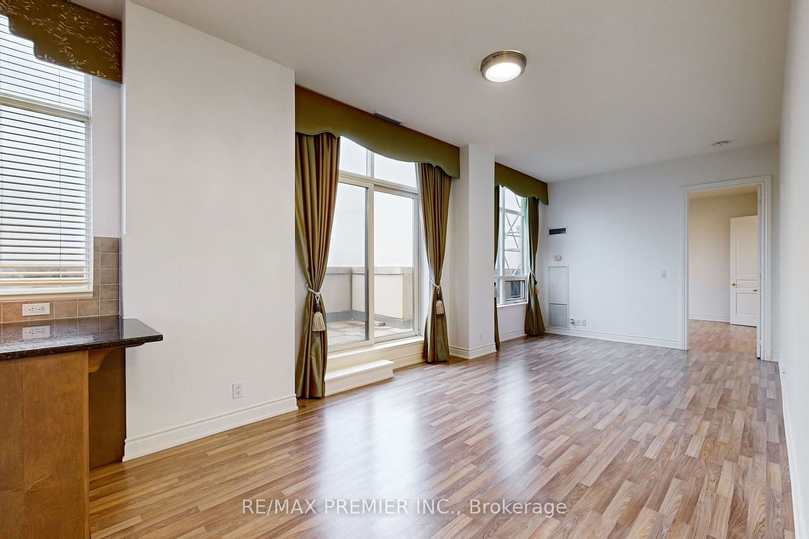 9225 Jane St, unit PH07 for rent