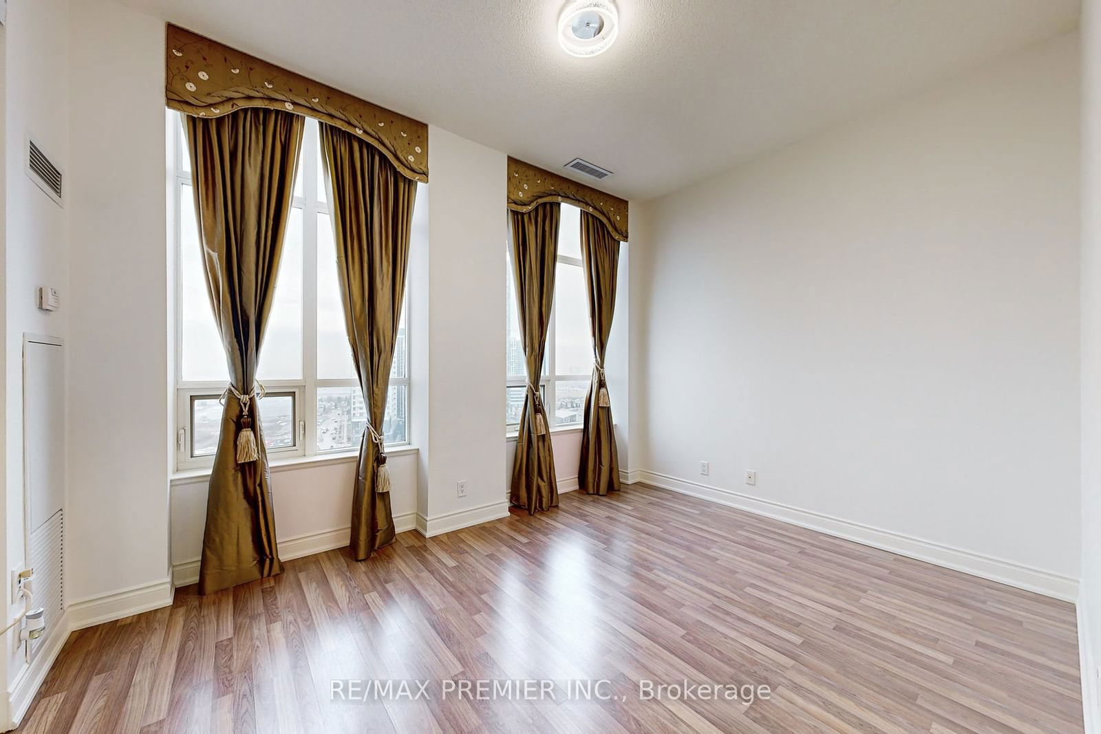 9225 Jane St, unit PH07 for rent