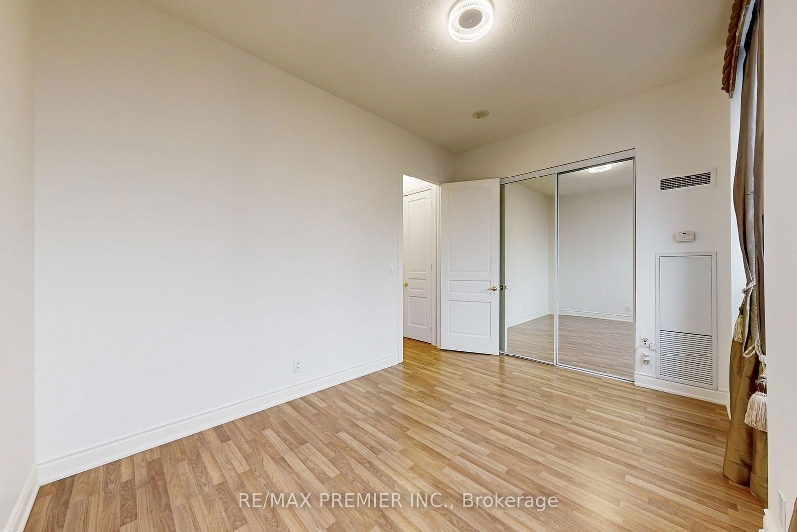 9225 Jane St, unit PH07 for rent