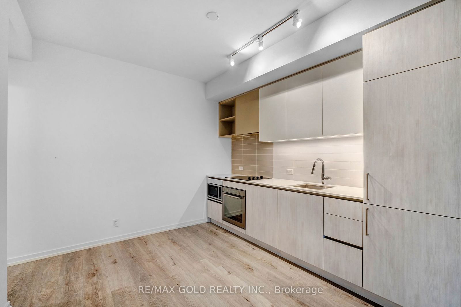 7980 Jane St, unit 1911 for sale