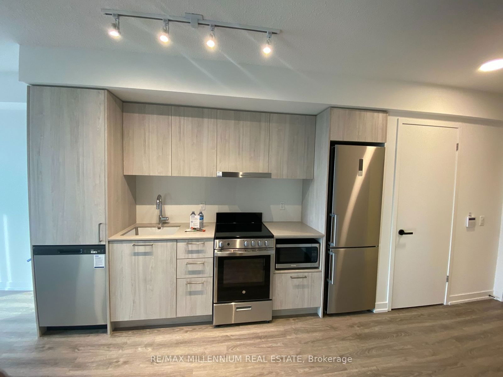 195 Commerce St, unit 1007 for rent