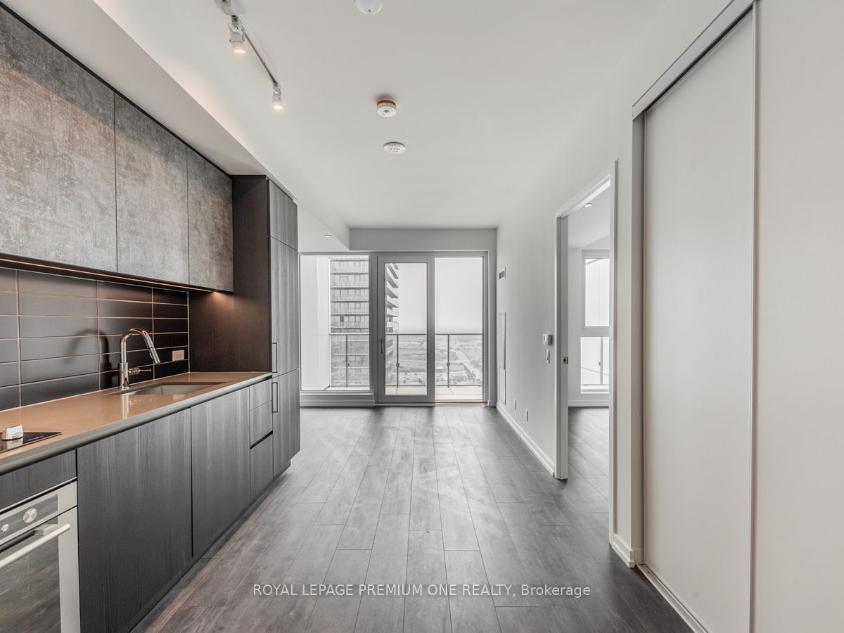 7890 Jane St, unit 3105 for rent