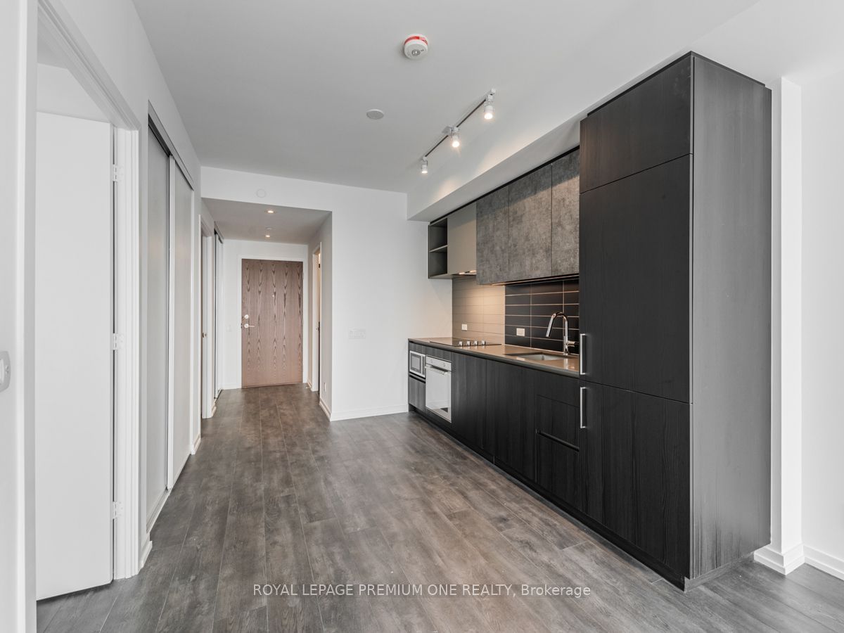 7890 Jane St, unit 3105 for rent