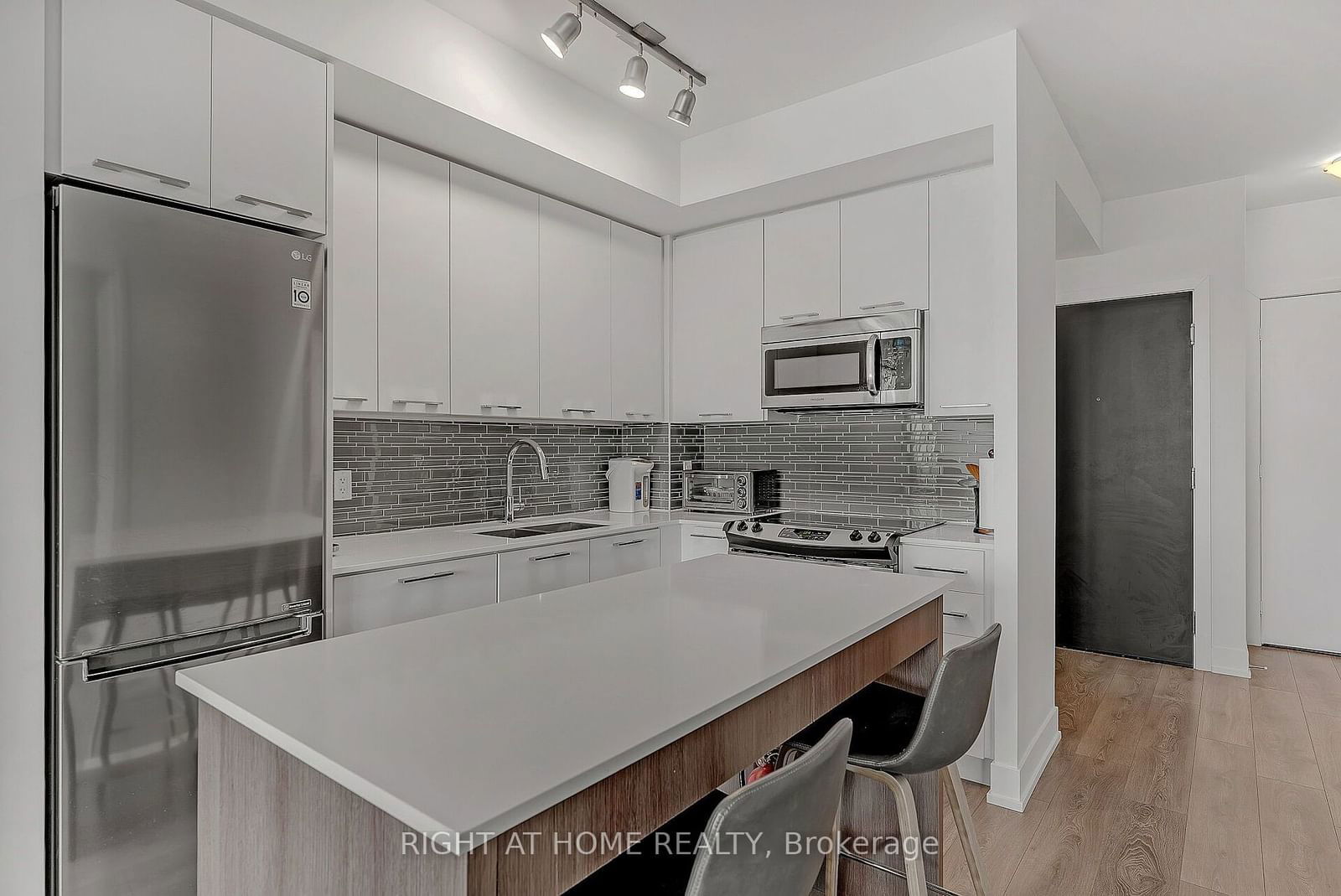 9471 Yonge St, unit 1616 for rent