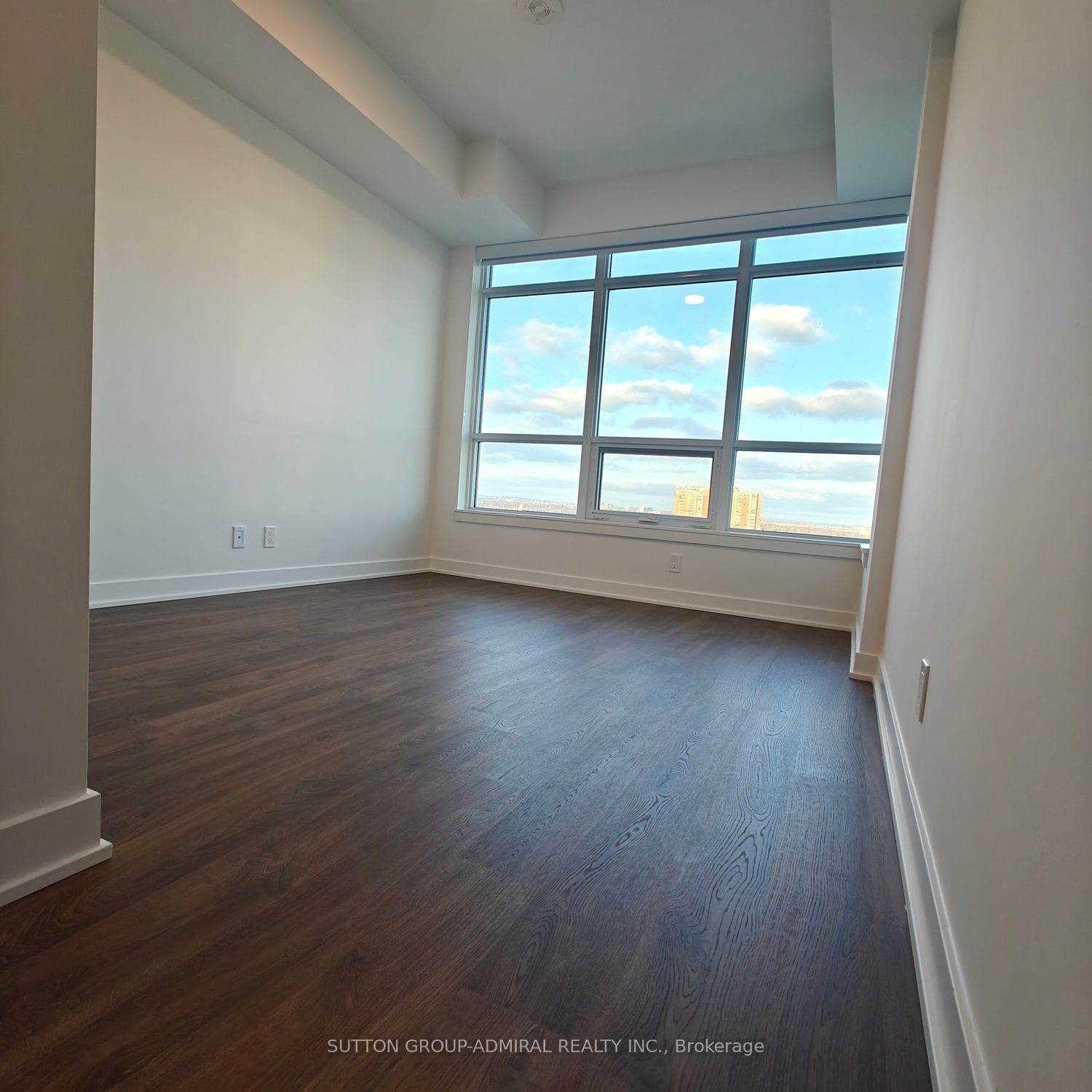 50 Upper Mall Way, unit 909 for rent