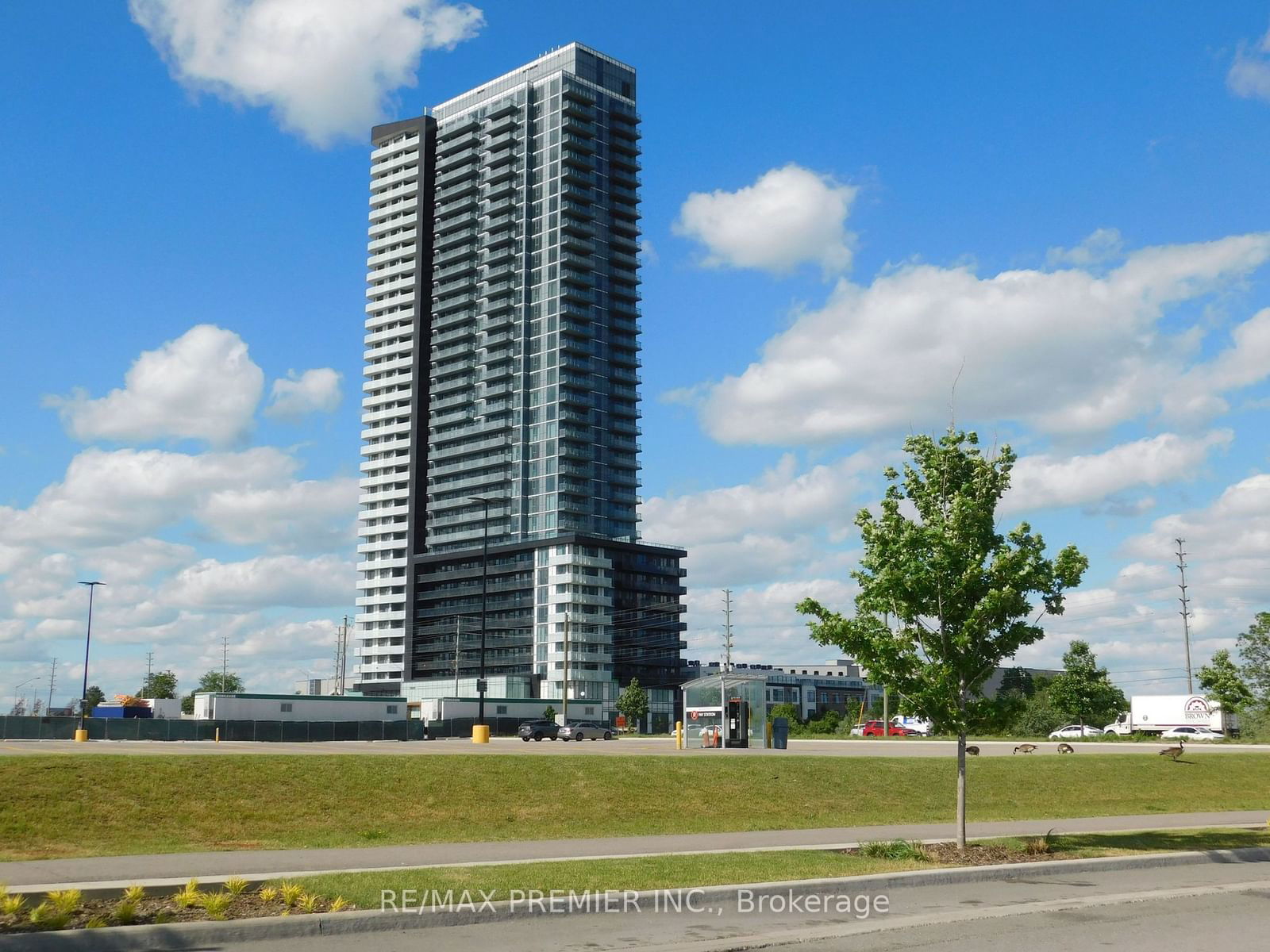 7895 Jane St, unit 1704 for rent