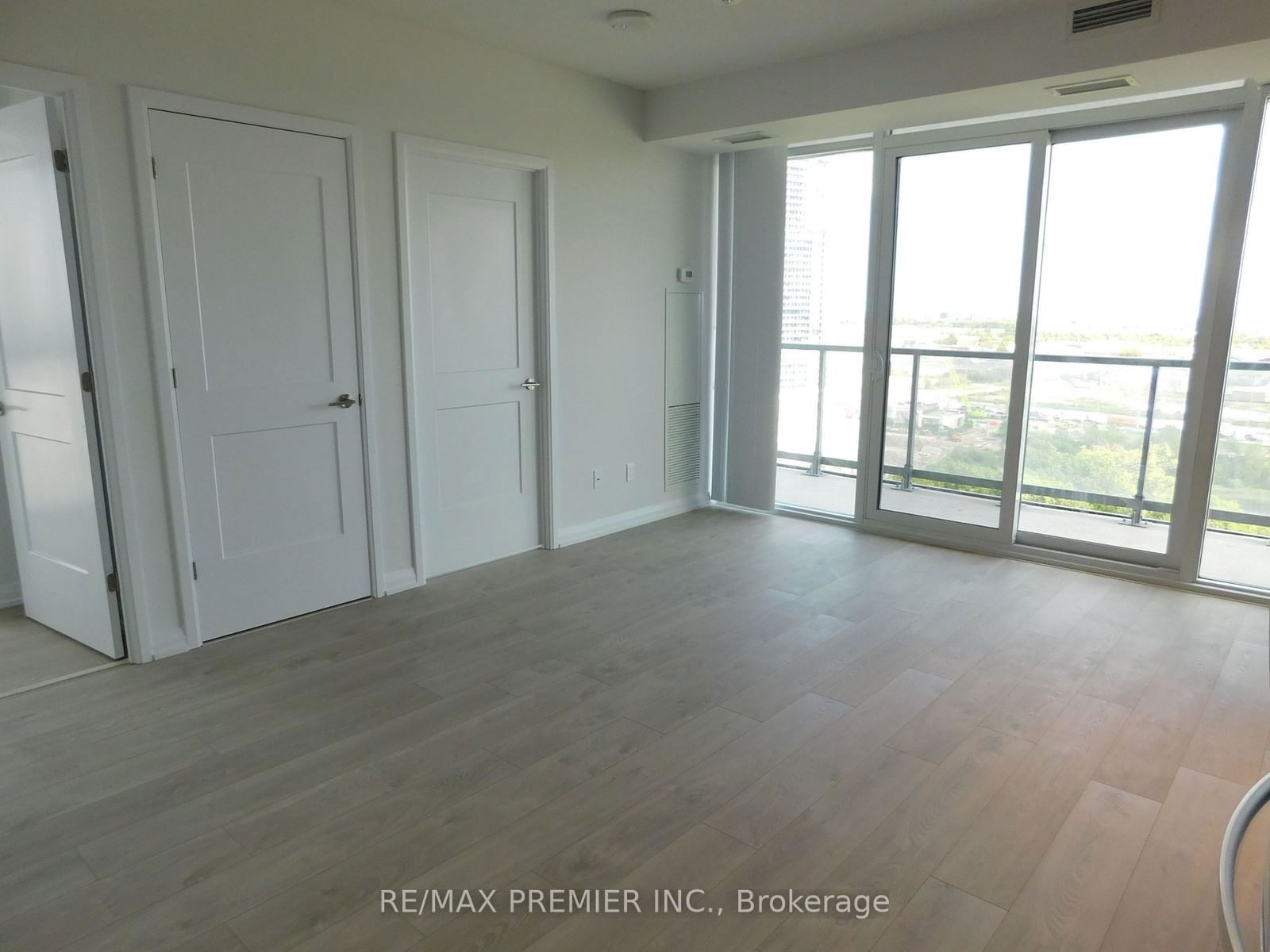 7895 Jane St, unit 1704 for rent