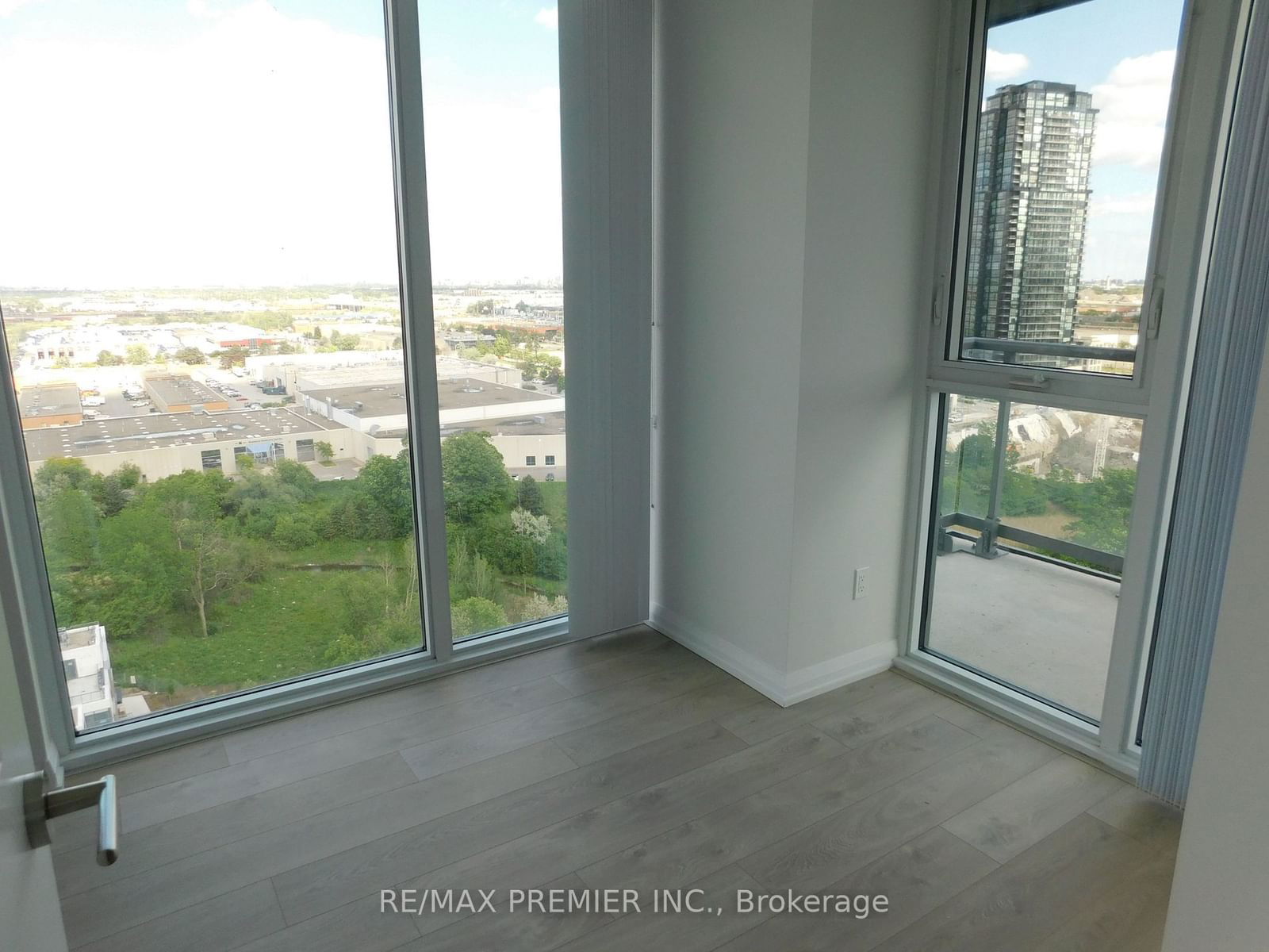 7895 Jane St, unit 1704 for rent