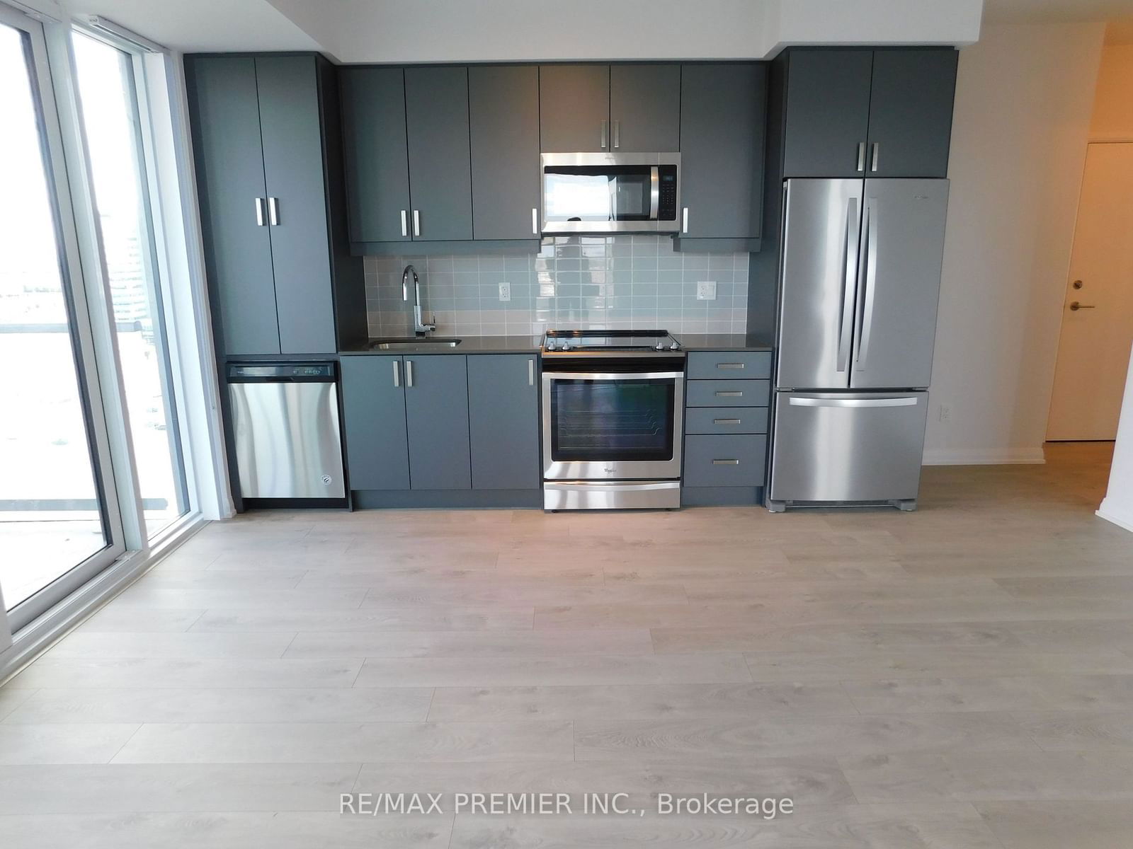 7895 Jane St, unit 1704 for rent