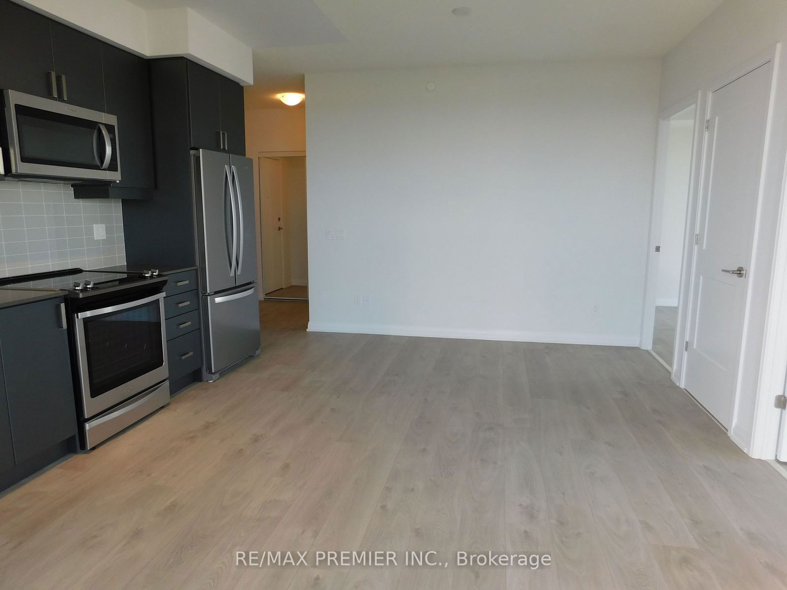 7895 Jane St, unit 1704 for rent