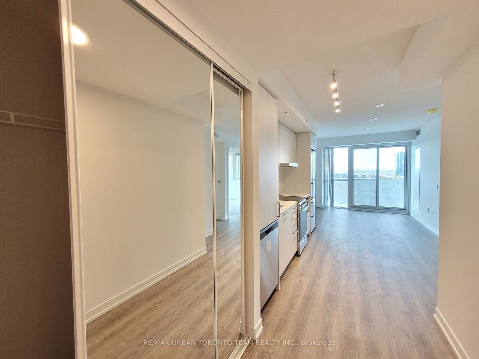 195 Commerce St, unit 1015 for rent