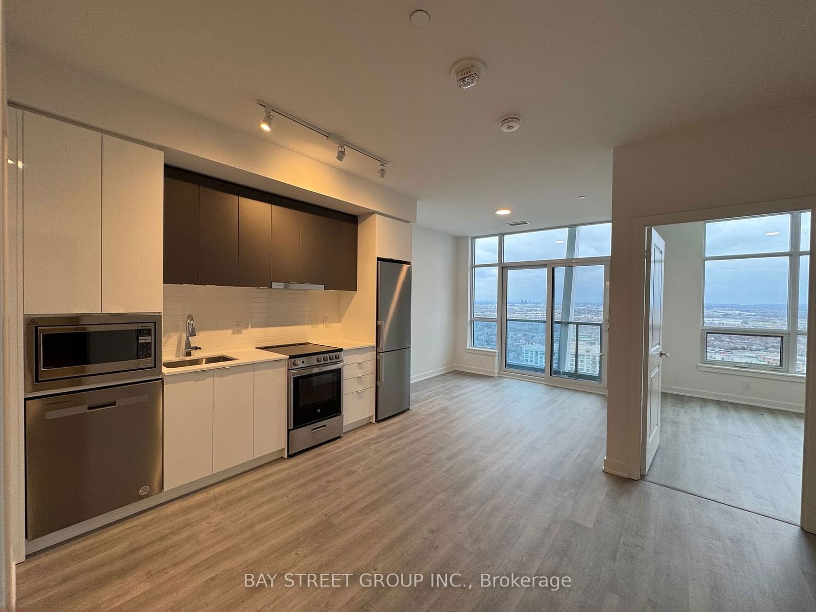 50 Upper Mall Way, unit 3007B for rent