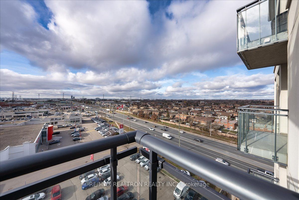 12 Woodstream Blvd, unit 904 for rent