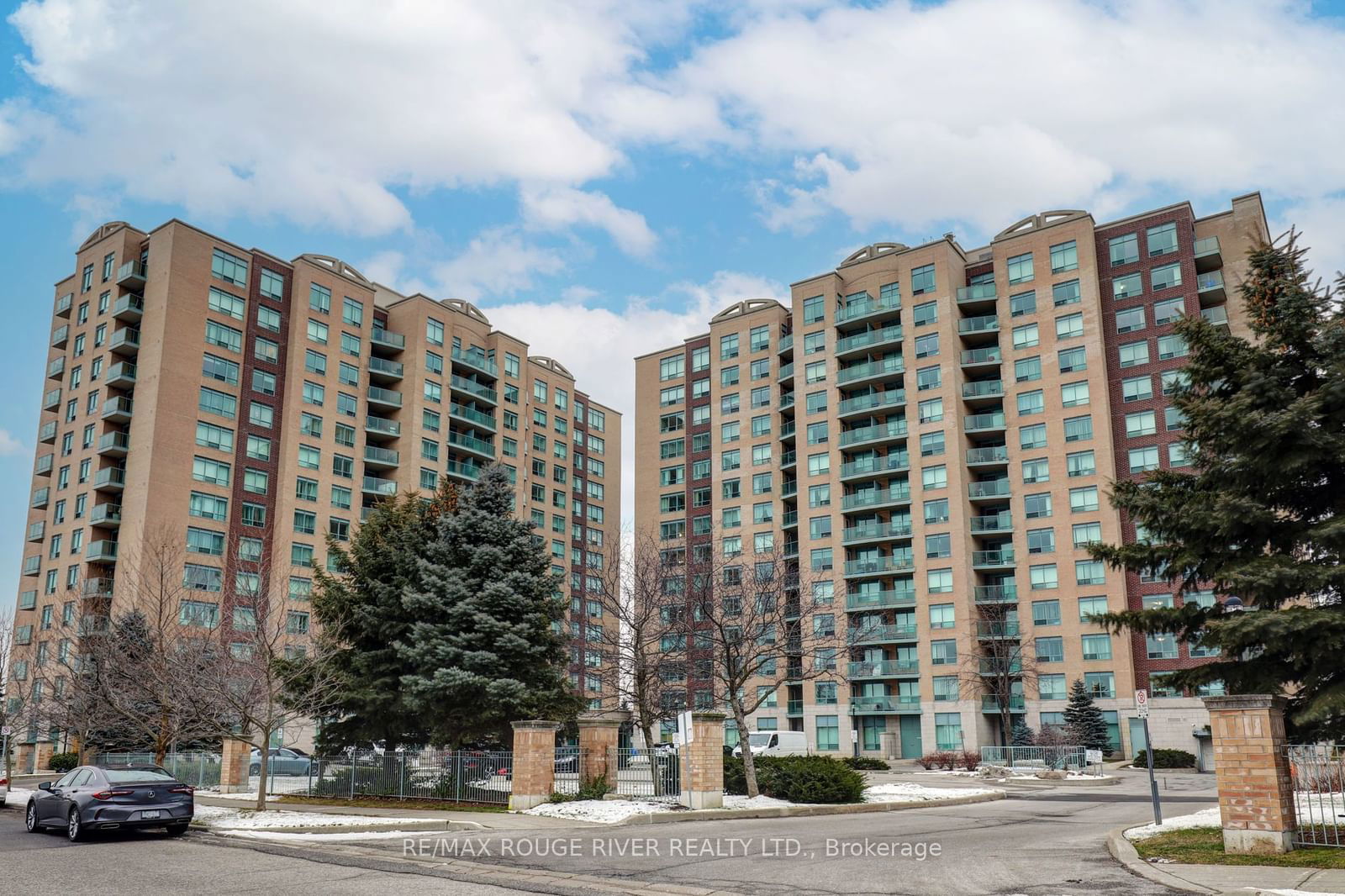 11 Oneida Cres, unit 1008 for rent