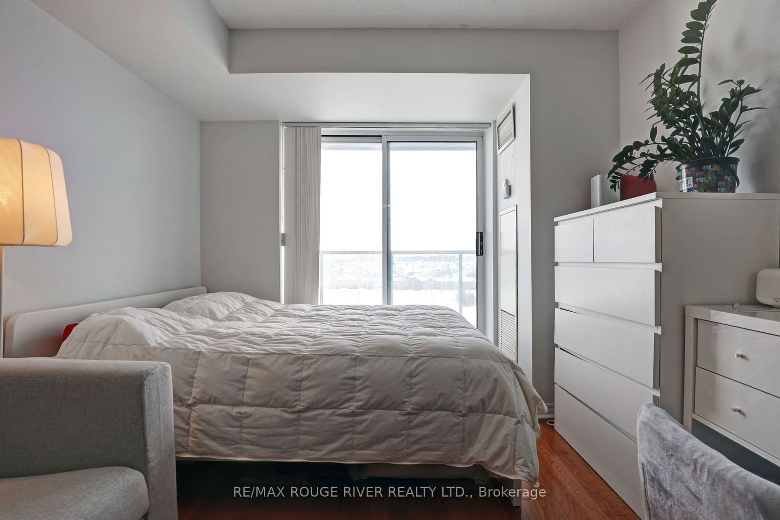 11 Oneida Cres, unit 1008 for rent