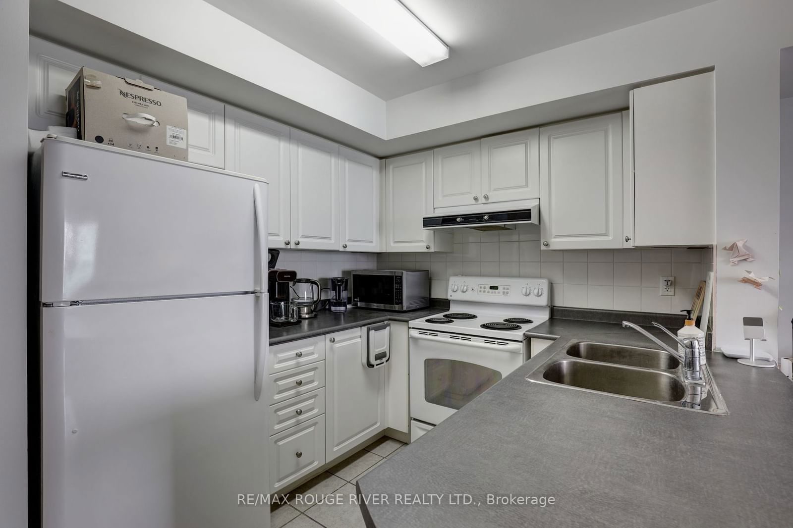 11 Oneida Cres, unit 1008 for rent