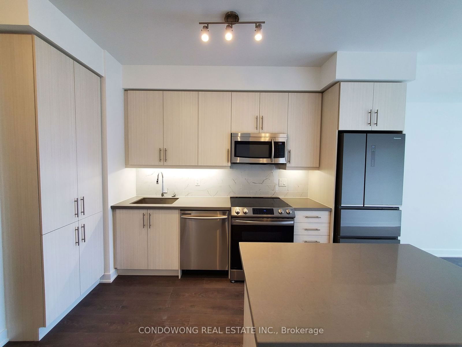 75 Oneida Cres, unit 1502 for rent