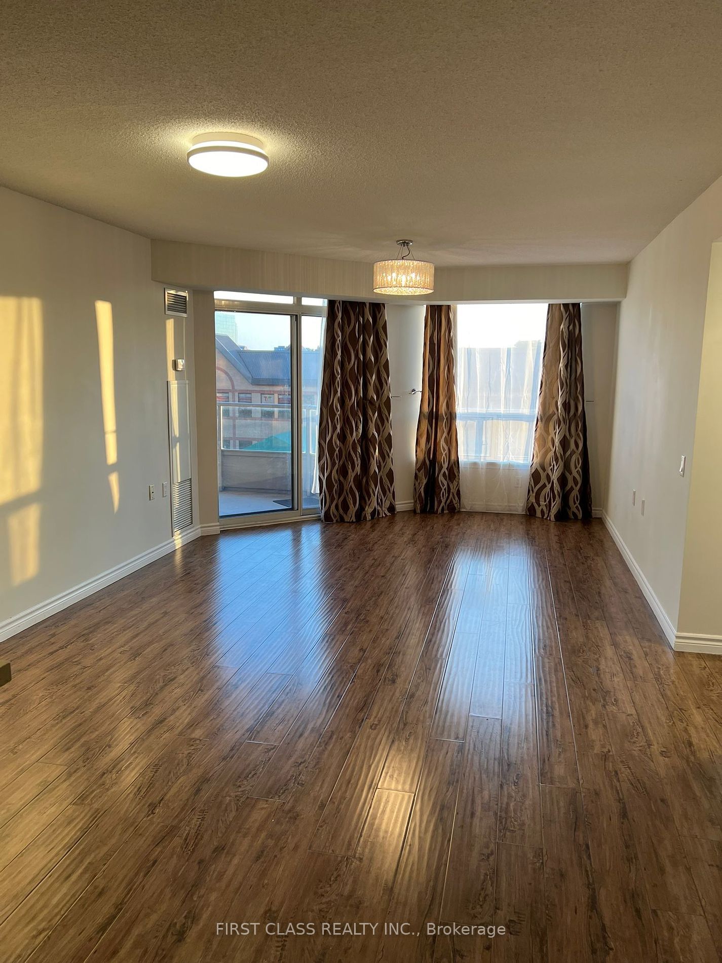 9015 Leslie St, unit 506 for rent