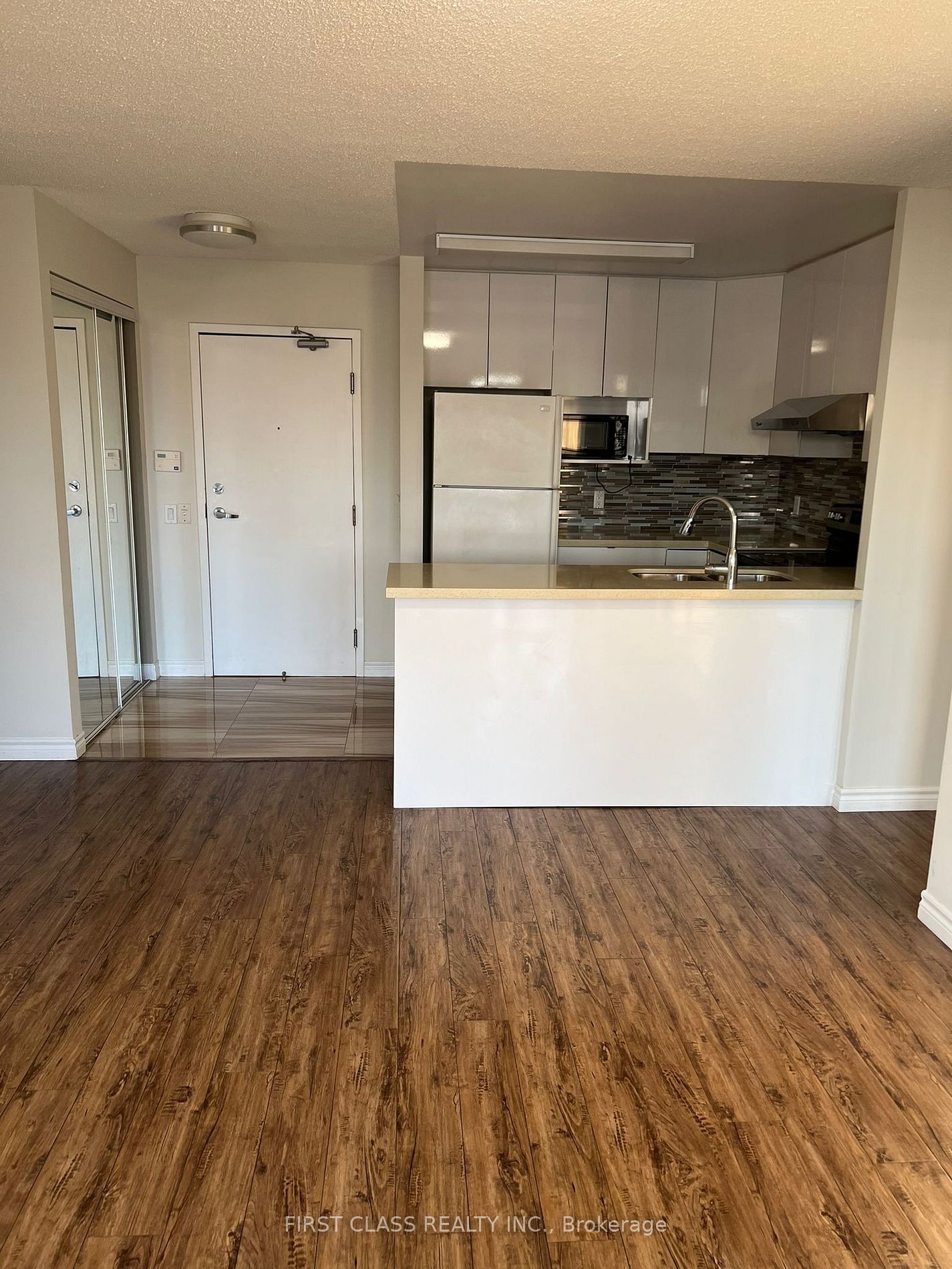 9015 Leslie St, unit 506 for rent