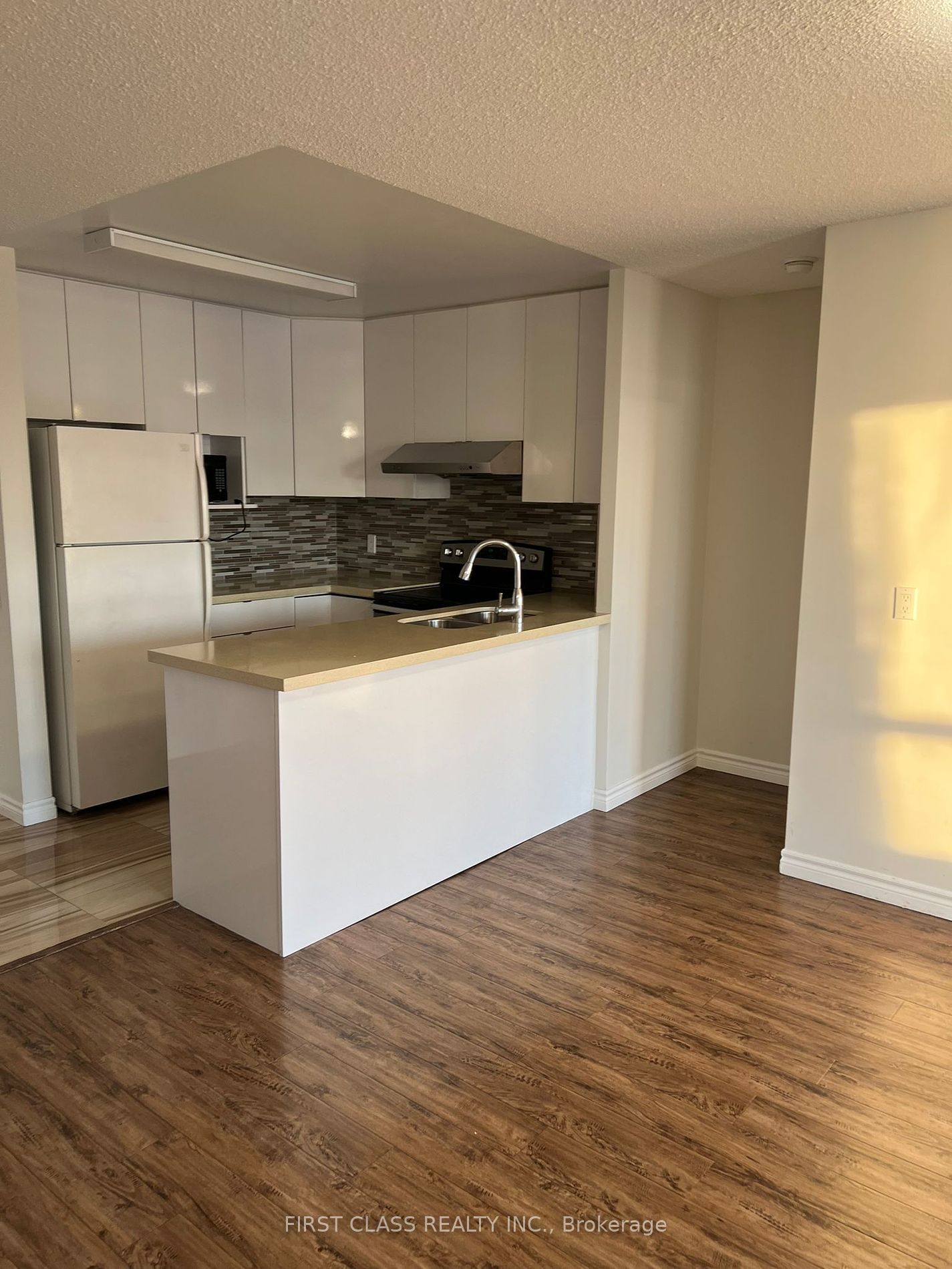 9015 Leslie St, unit 506 for rent