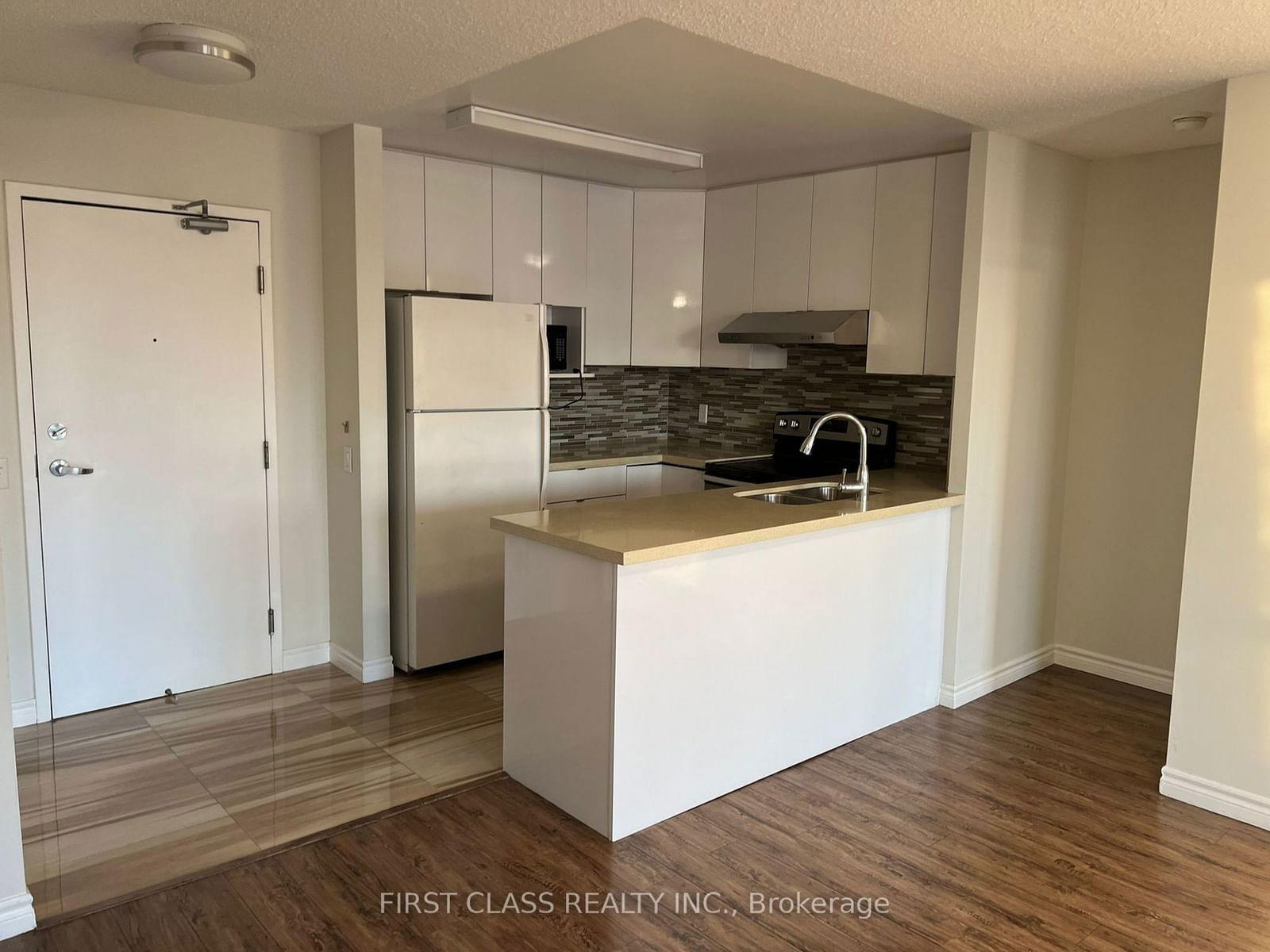 9015 Leslie St, unit 506 for rent