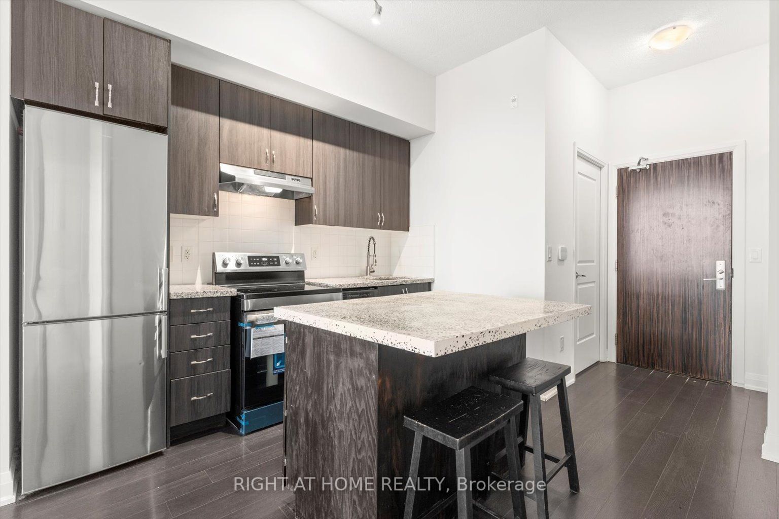 8763 Bayview Ave, unit 313 for rent