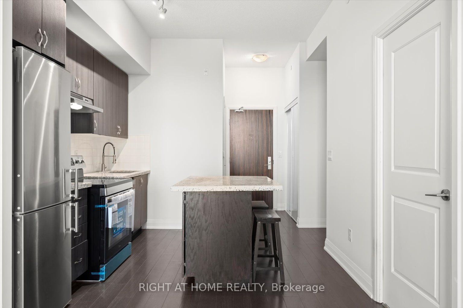 8763 Bayview Ave, unit 313 for rent