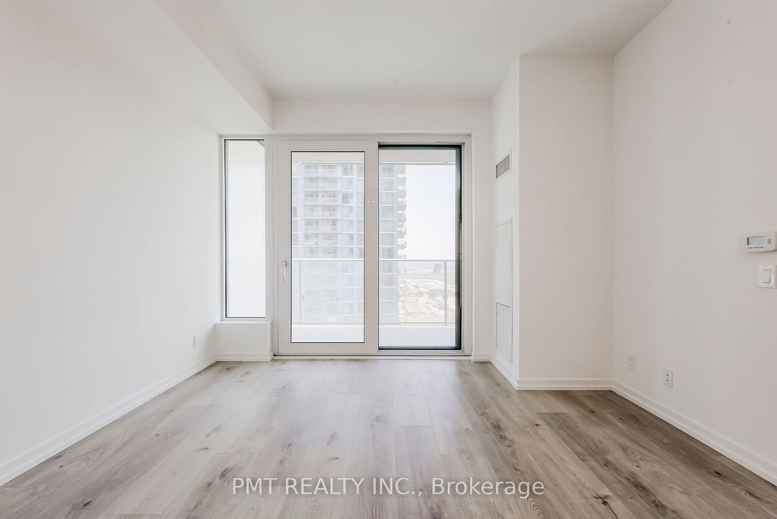 7890 Jane St, unit 2711 for rent