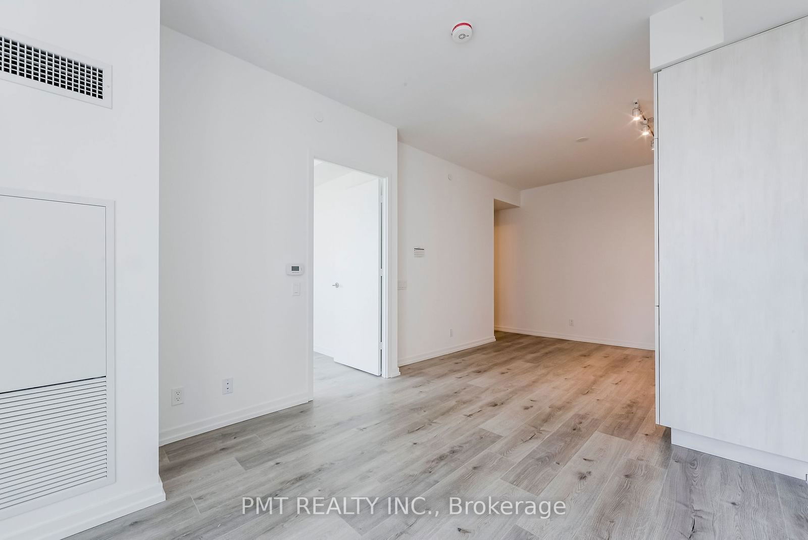 7890 Jane St, unit 2711 for rent